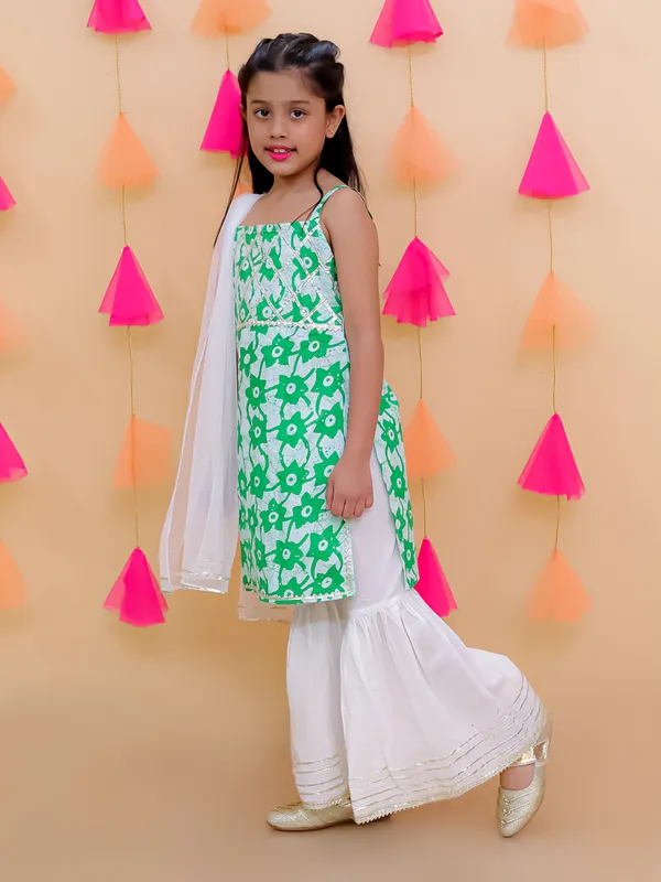 Green_Pure_Cotton_Printed_Kurti_With_White_Sarara