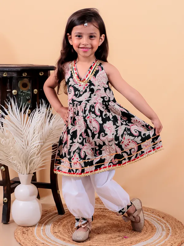 Green_Pure_Cotton_Sleeveless_Top_With_Pyjamas