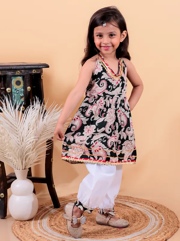 Green_Pure_Cotton_Sleeveless_Top_With_Pyjamas
