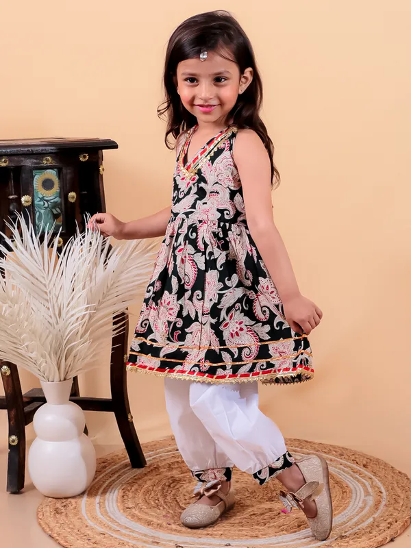 Green_Pure_Cotton_Sleeveless_Top_With_Pyjamas