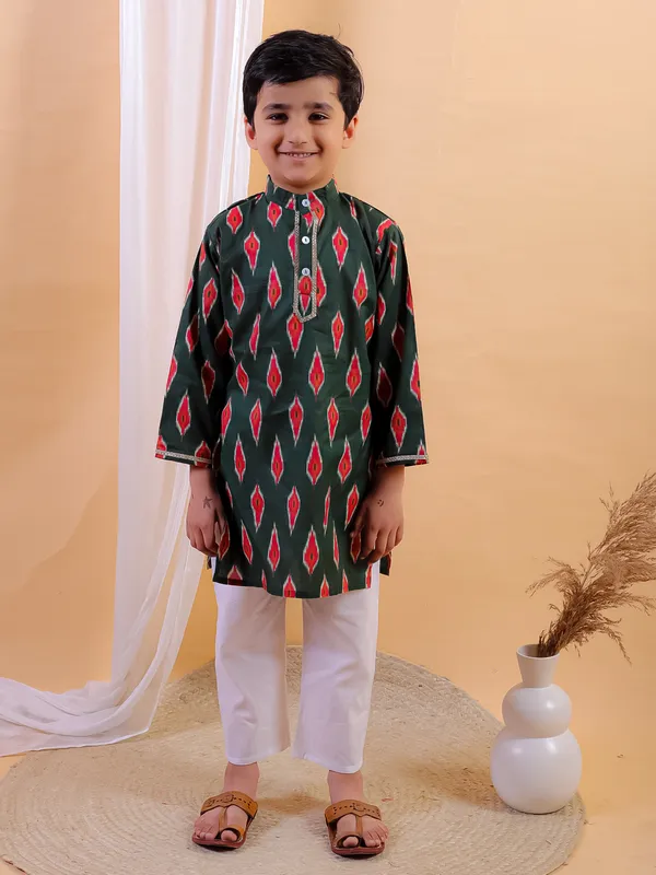 Green_Pure_Cotton_Printed_Kurta_With_Pyjamas