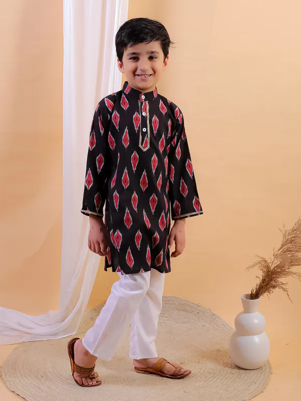 Black_Pure_Cotton_Printed_Kurta_With_Pyjamas