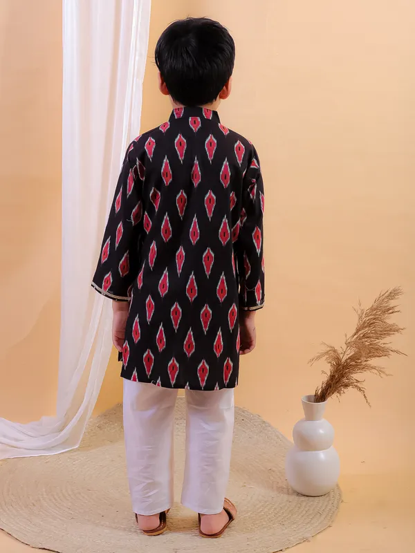 Black_Pure_Cotton_Printed_Kurta_With_Pyjamas