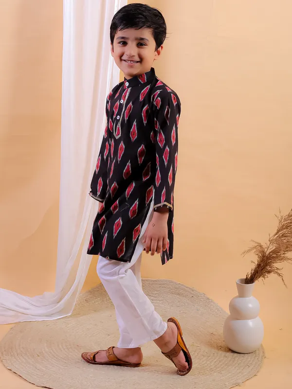 Black_Pure_Cotton_Printed_Kurta_With_Pyjamas