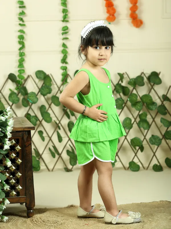 Green_Pure_Cotton_Top_With_Shorts
