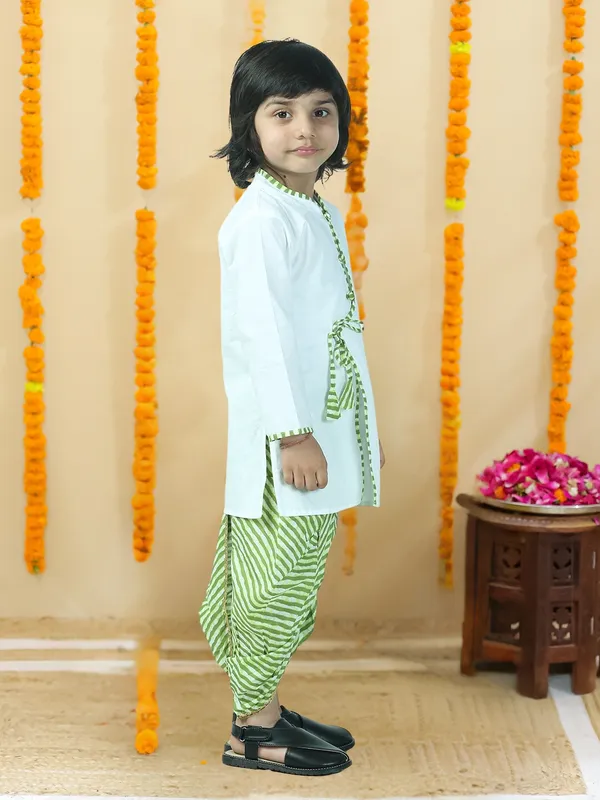 Green_Pure_Cotton_White_Kurta_And_Dhoti_With_Leheriya_Print