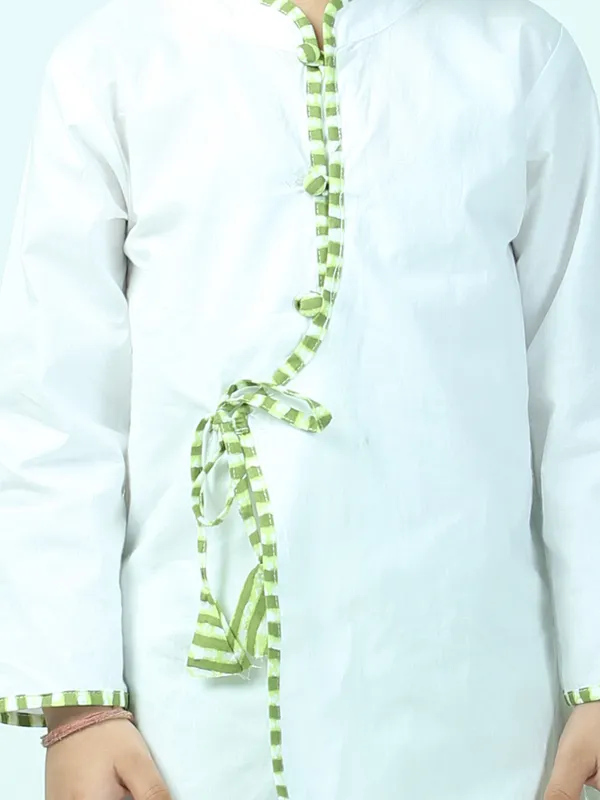 Green_Pure_Cotton_White_Kurta_And_Dhoti_With_Leheriya_Print