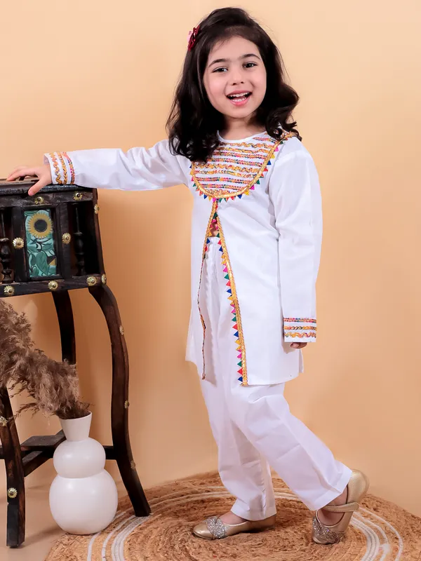 White_Pure_Cotton_Kurta_Embellished_Lace_And_Pyjamas