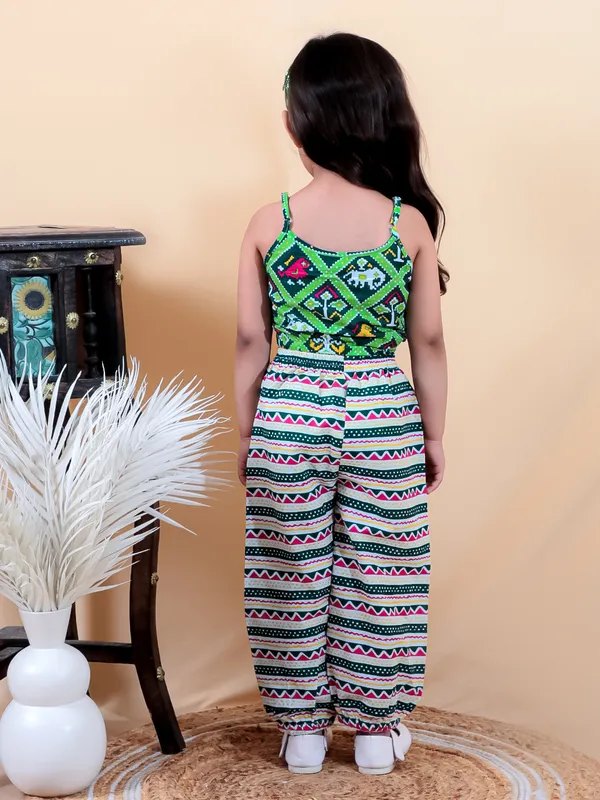 Green_Printed_Pure_Cotton_Crop_Top_With_Adjuster_And_Pyjamas