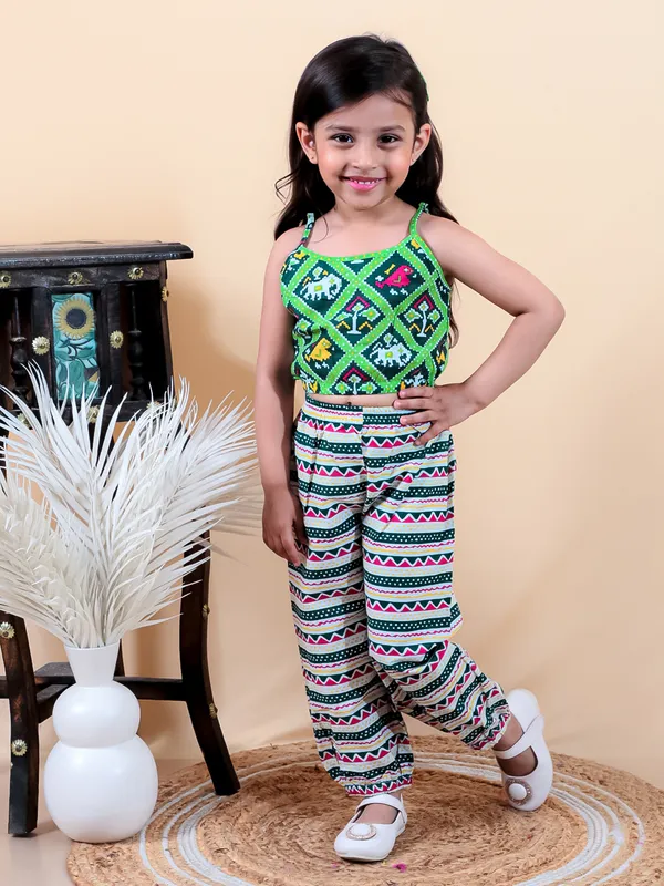 Green_Printed_Pure_Cotton_Crop_Top_With_Adjuster_And_Pyjamas