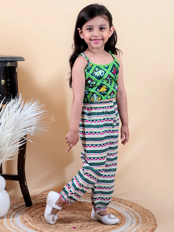Green_Printed_Pure_Cotton_Crop_Top_With_Adjuster_And_Pyjamas