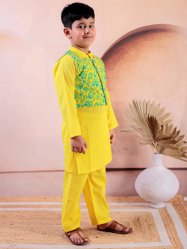 Yellow_Pure_Cotton_Printed_Kurta_Pyjama_With_Jacket