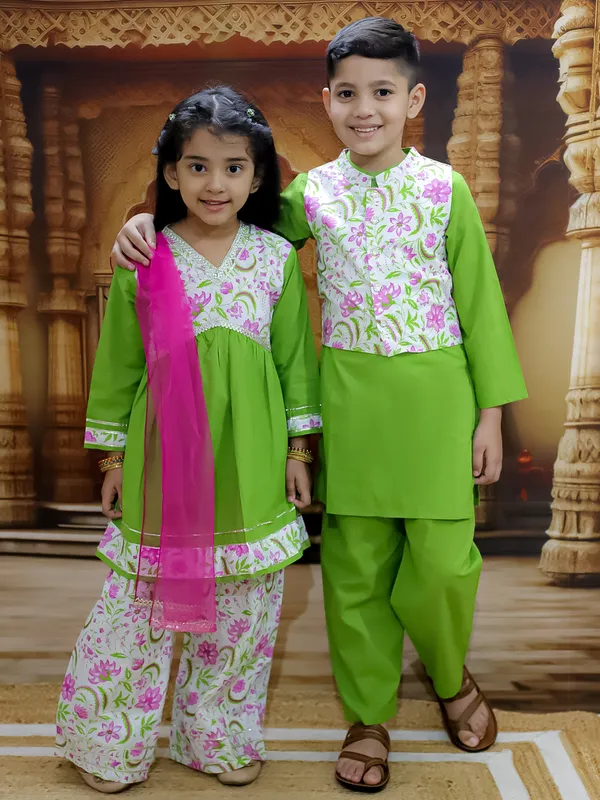 Green_Pure_Cotton_Printed_Kurta_Pyjama_With_Jacket