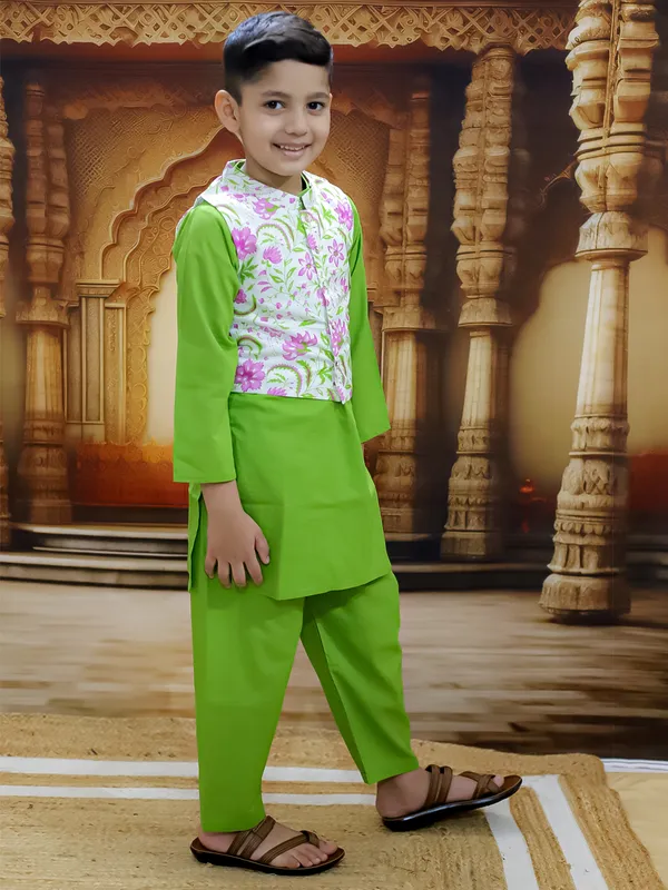 Green_Pure_Cotton_Printed_Kurta_Pyjama_With_Jacket