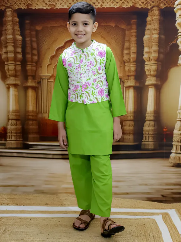 Green_Pure_Cotton_Printed_Kurta_Pyjama_With_Jacket