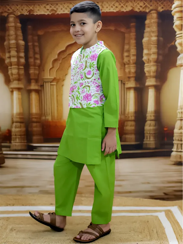 Green_Pure_Cotton_Printed_Kurta_Pyjama_With_Jacket