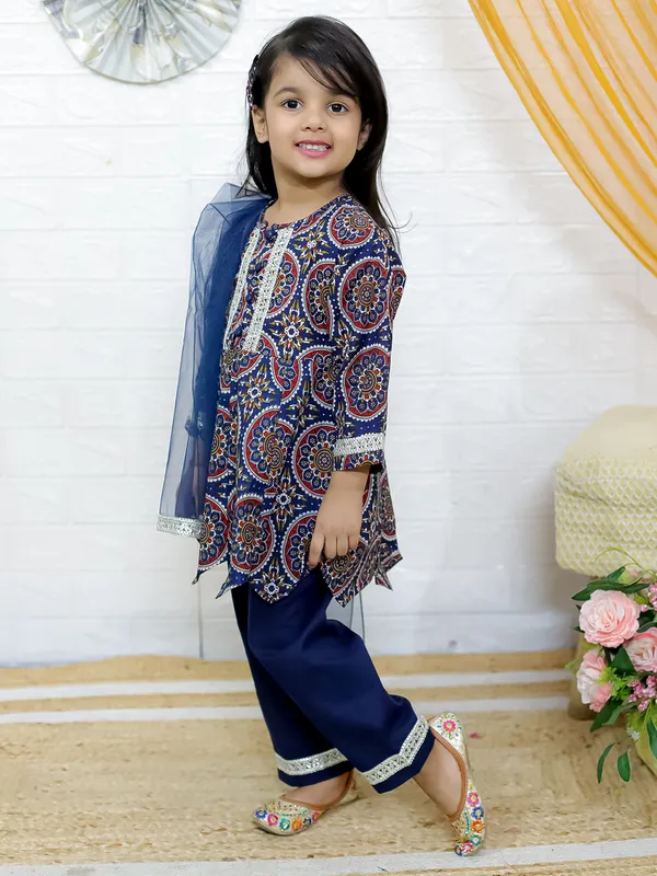Blue_Paisley_Printed_Regular_Pure_Cotton_Kurta_With_Pyjamas_&_With_Dupatta