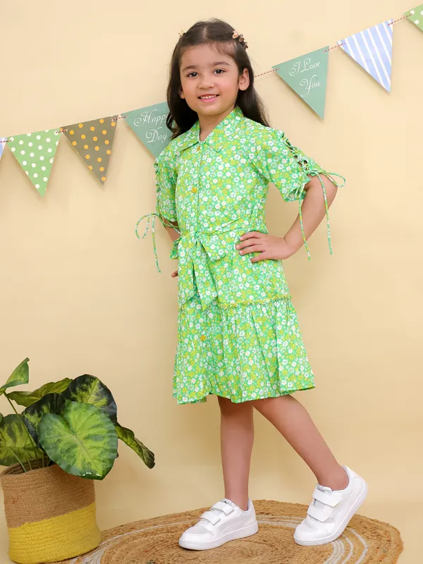 Green_Floral_Print_Tiered_Design_With_Tie_Details_Short_Sleeve_Shirt_Dress