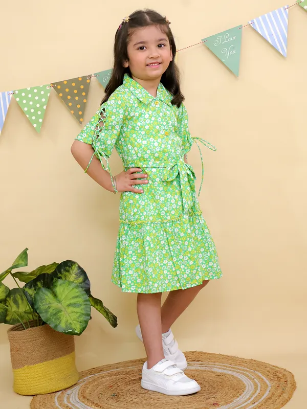 Green_Floral_Print_Tiered_Design_With_Tie_Details_Short_Sleeve_Shirt_Dress