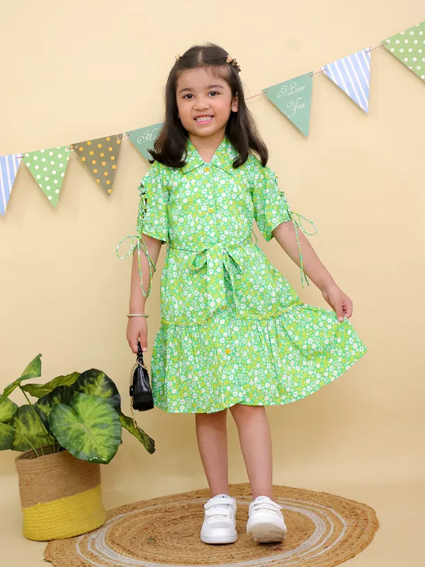 Green_Floral_Print_Tiered_Design_With_Tie_Details_Short_Sleeve_Shirt_Dress