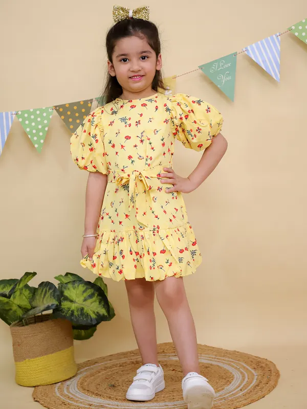 Yellow_Floral_Print_Puff_Sleeve_Dress_With_Ruffle_Hem