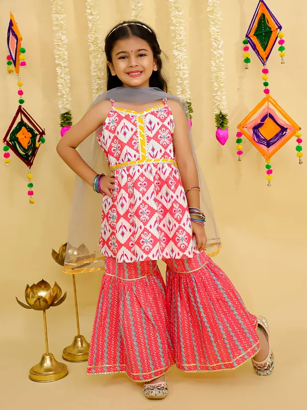 Junitos_Pure_Cotton_Woven_Sleevesless_Chervon_printed_Kurti_Sharara_with_Dupatta -Red