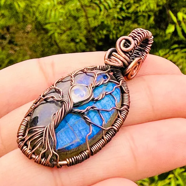 Blue_Labradorite_Healing_Gemstone_Copper_Wire_Wrap_Black_Oxidised_Chain_Pendant_(1.96_Cm)