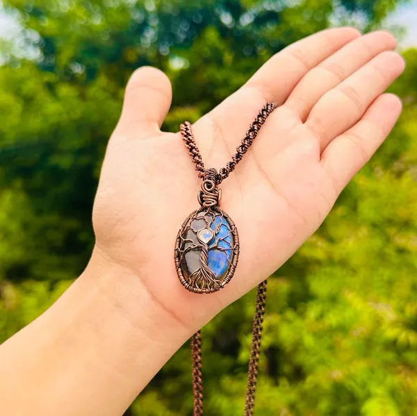Blue_Labradorite_Healing_Gemstone_Copper_Wire_Wrap_Black_Oxidised_Chain_Pendant_(1.96_Cm)
