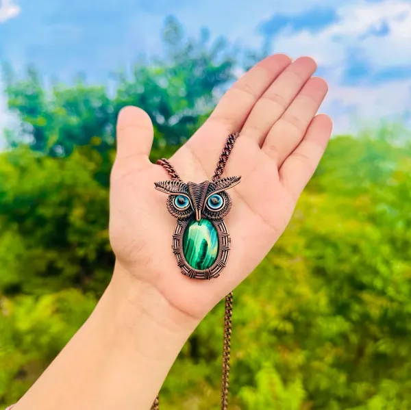 Green_Malachite_Healing_Gemstone_Copper_Wire_Wrap_Black_Oxidised_Chain_Pendant_(1.77_Cm)