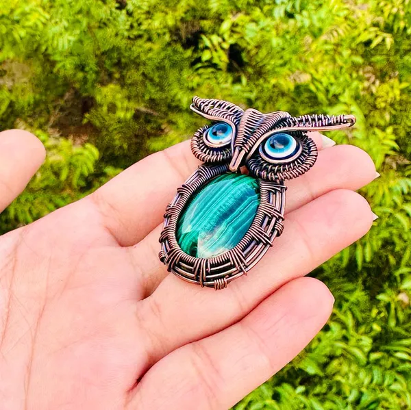 Green_Malachite_Healing_Gemstone_Copper_Wire_Wrap_Black_Oxidised_Chain_Pendant_(1.77_Cm)