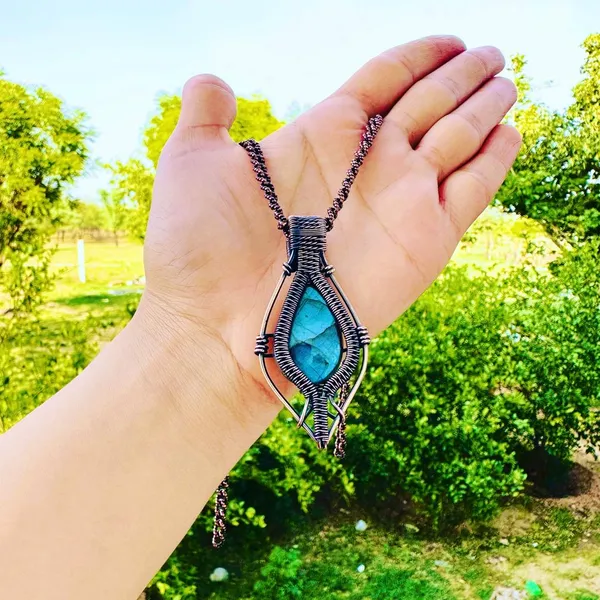 Blue_Labradorite_Healing_Gemstone_Copper_Wire_Wrap_Black_Oxidised_Chain_Pendant_(2.36_Cm)