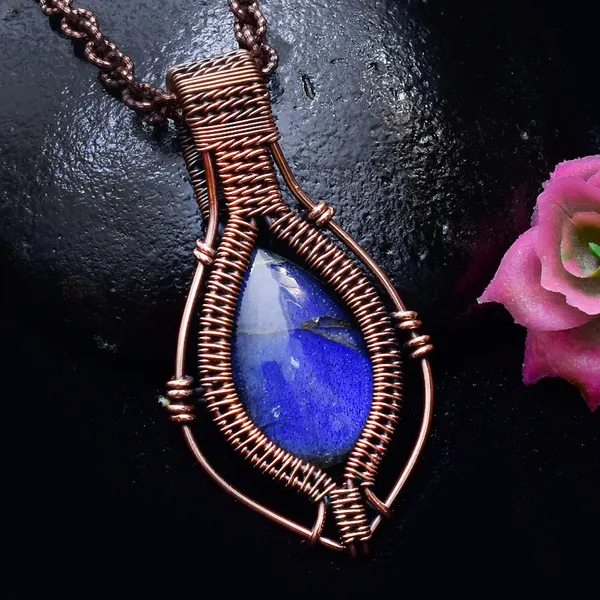 Blue_Labradorite_Healing_Gemstone_Copper_Wire_Wrap_Black_Oxidised_Chain_Pendant_(2.36_Cm)