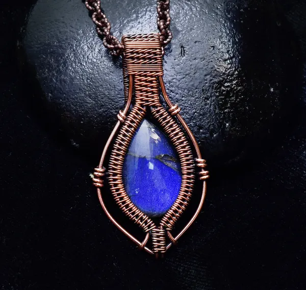 Blue_Labradorite_Healing_Gemstone_Copper_Wire_Wrap_Black_Oxidised_Chain_Pendant_(2.36_Cm)
