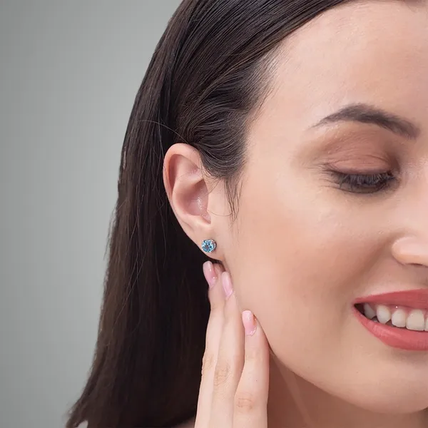 Blue_Topaz_925_Sterling_Silver_Prong_Set_Stud_Earring