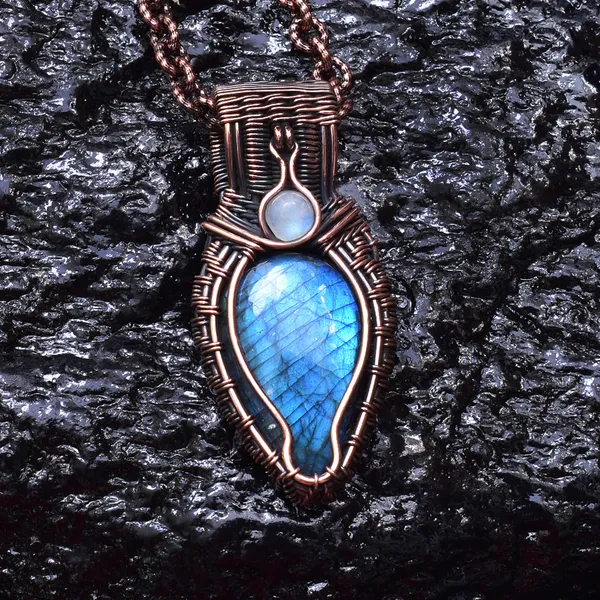 Blue_Labradorite_Healing_Gemstone_Copper_Wire_Wrap_Black_Oxidised_Chain_Pendant_(1.96_Cm)