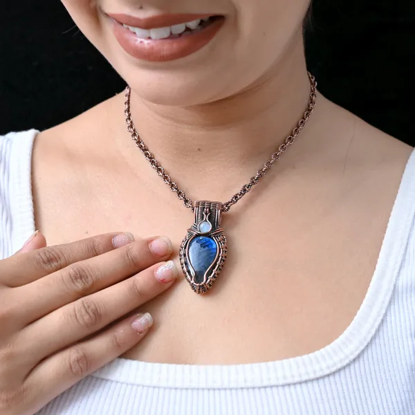 Blue_Labradorite_Healing_Gemstone_Copper_Wire_Wrap_Black_Oxidised_Chain_Pendant_(1.96_Cm)