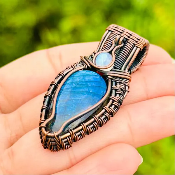 Blue_Labradorite_Healing_Gemstone_Copper_Wire_Wrap_Black_Oxidised_Chain_Pendant_(1.96_Cm)