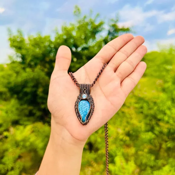 Blue_Labradorite_Healing_Gemstone_Copper_Wire_Wrap_Black_Oxidised_Chain_Pendant_(1.96_Cm)
