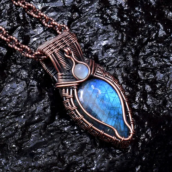 Blue_Labradorite_Healing_Gemstone_Copper_Wire_Wrap_Black_Oxidised_Chain_Pendant_(1.96_Cm)