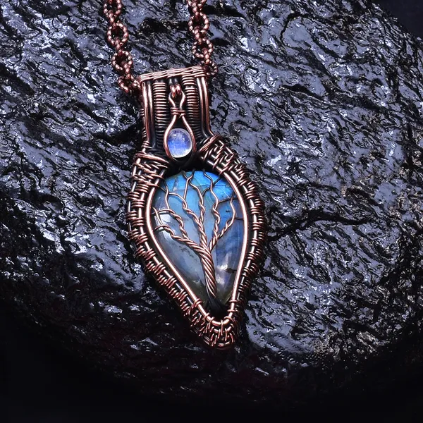 Blue_Labradorite_Healing_Gemstone_Copper_Wire_Wrap_Black_Oxidised_Chain_Pendant_(2.55_Cm)