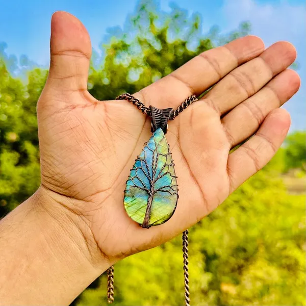 Blue_Labradorite_Healing_Gemstone_Copper_Wire_Wrap_Black_Oxidised_Chain_Pendant_(2.95_Cm)