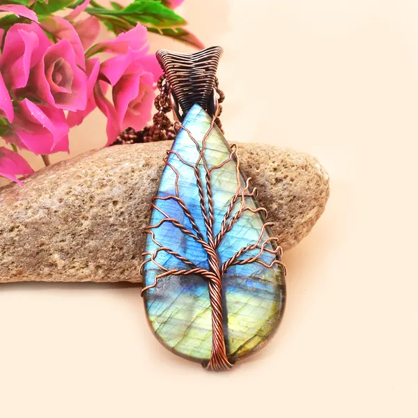 Blue_Labradorite_Healing_Gemstone_Copper_Wire_Wrap_Black_Oxidised_Chain_Pendant_(2.95_Cm)