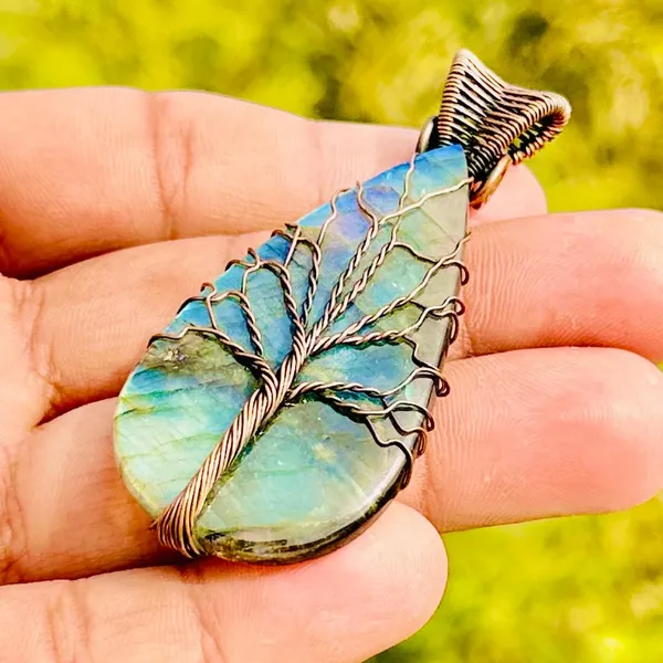 Blue_Labradorite_Healing_Gemstone_Copper_Wire_Wrap_Black_Oxidised_Chain_Pendant_(2.95_Cm)