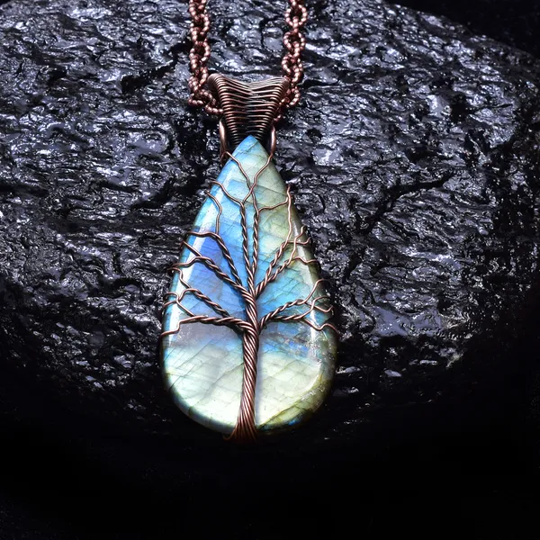 Blue_Labradorite_Healing_Gemstone_Copper_Wire_Wrap_Black_Oxidised_Chain_Pendant_(2.95_Cm)