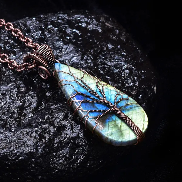 Blue_Labradorite_Healing_Gemstone_Copper_Wire_Wrap_Black_Oxidised_Chain_Pendant_(2.95_Cm)