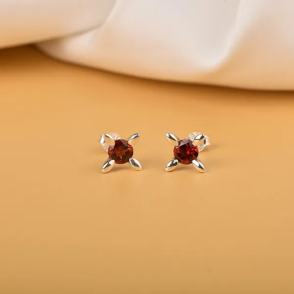 Red_Garnet_925_Sterling_Silver_Prong_Set_Stud_Earring