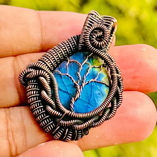 Blue_Labradorite_Healing_Gemstone_Copper_Wire_Wrap_Black_Oxidised_Chain_Pendant_(1.96_Cm)