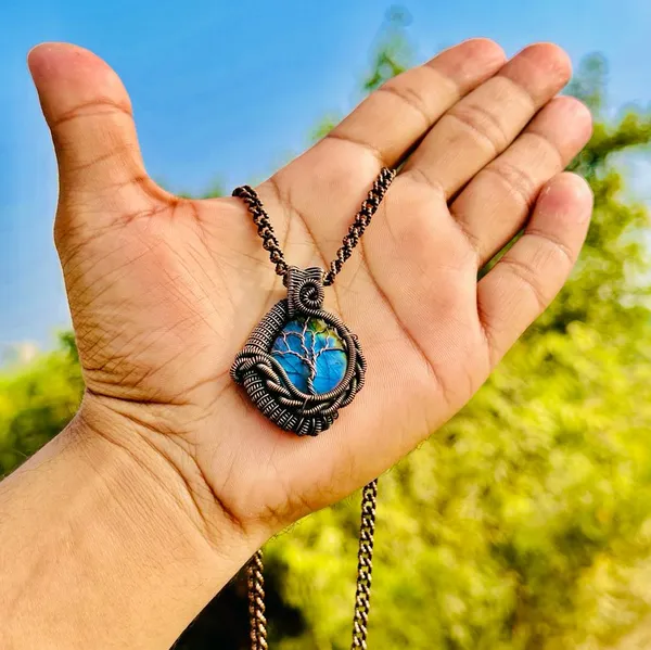 Blue_Labradorite_Healing_Gemstone_Copper_Wire_Wrap_Black_Oxidised_Chain_Pendant_(1.96_Cm)