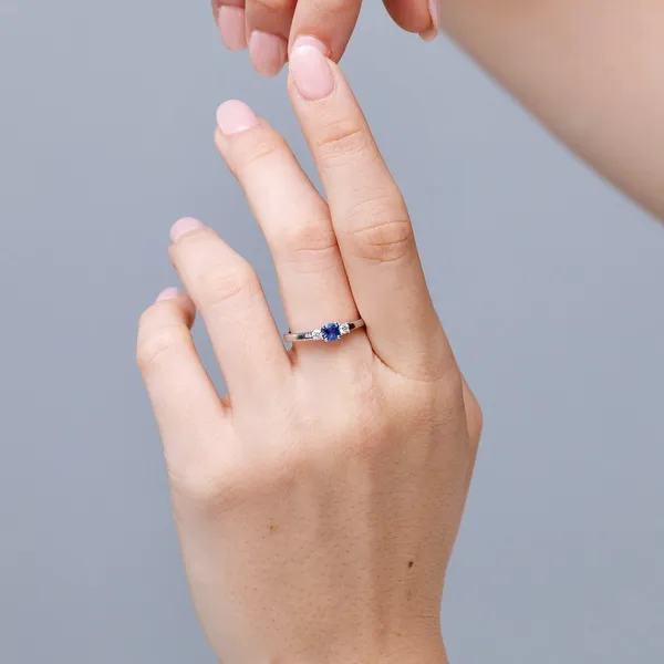 Blue_Sapphire_925_Sterling_Silver_Prong_Set_Engagement_Ring