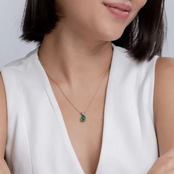 Green_Emerald_925_Pure_Sterling_Silver_Pear_V-Bale_Pendant